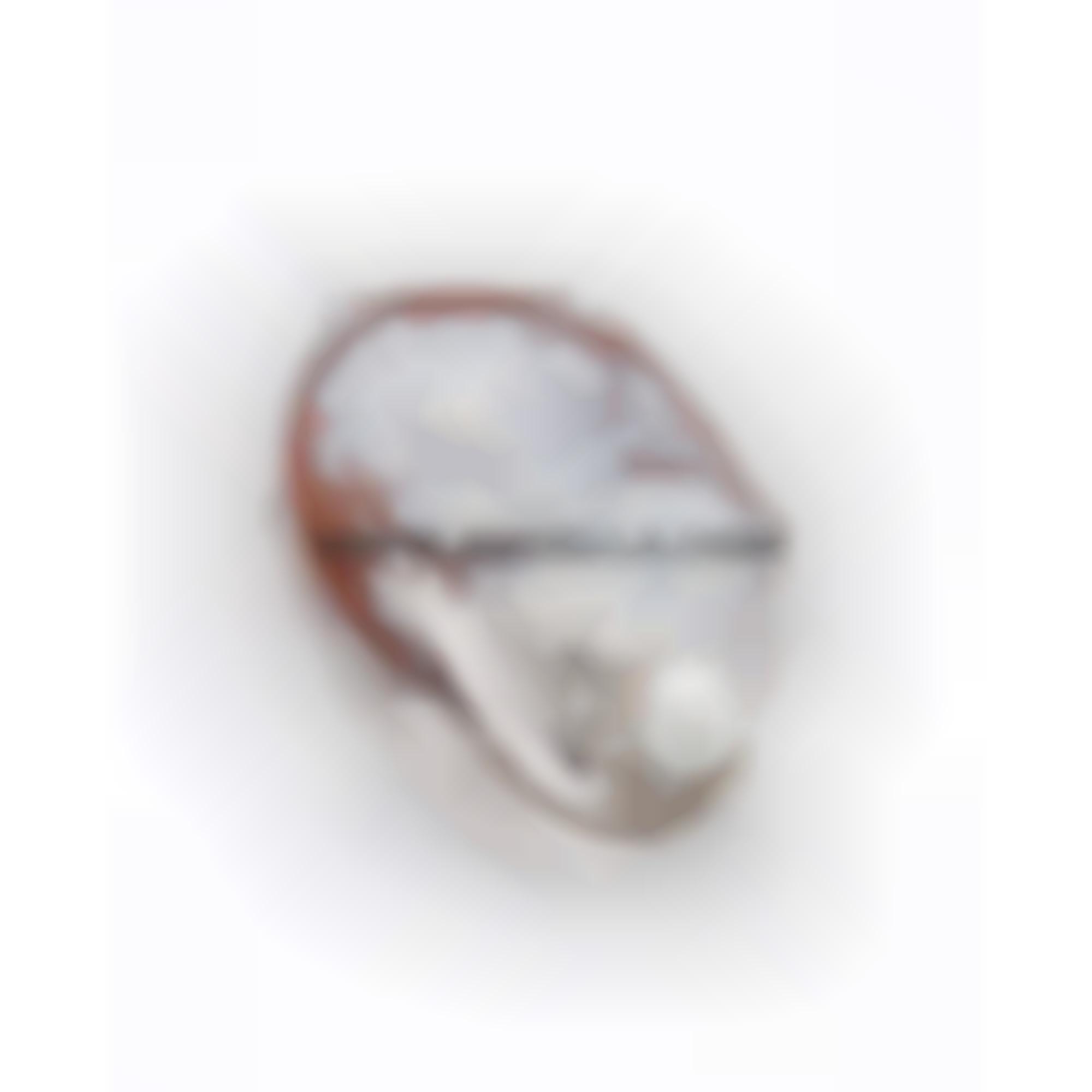 Cameo set in gold with pearl 