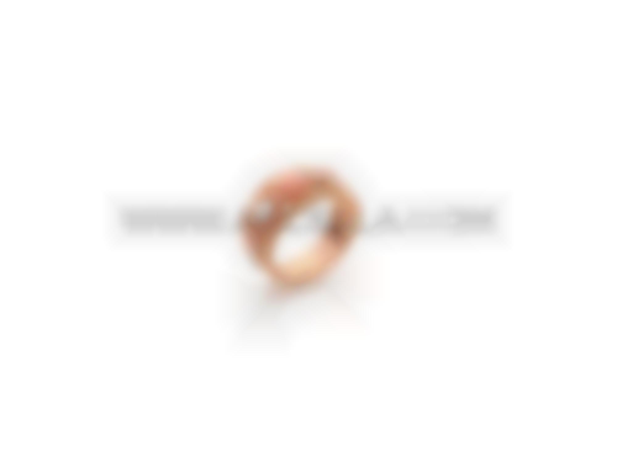 Ring luxury model with coral set in gold 