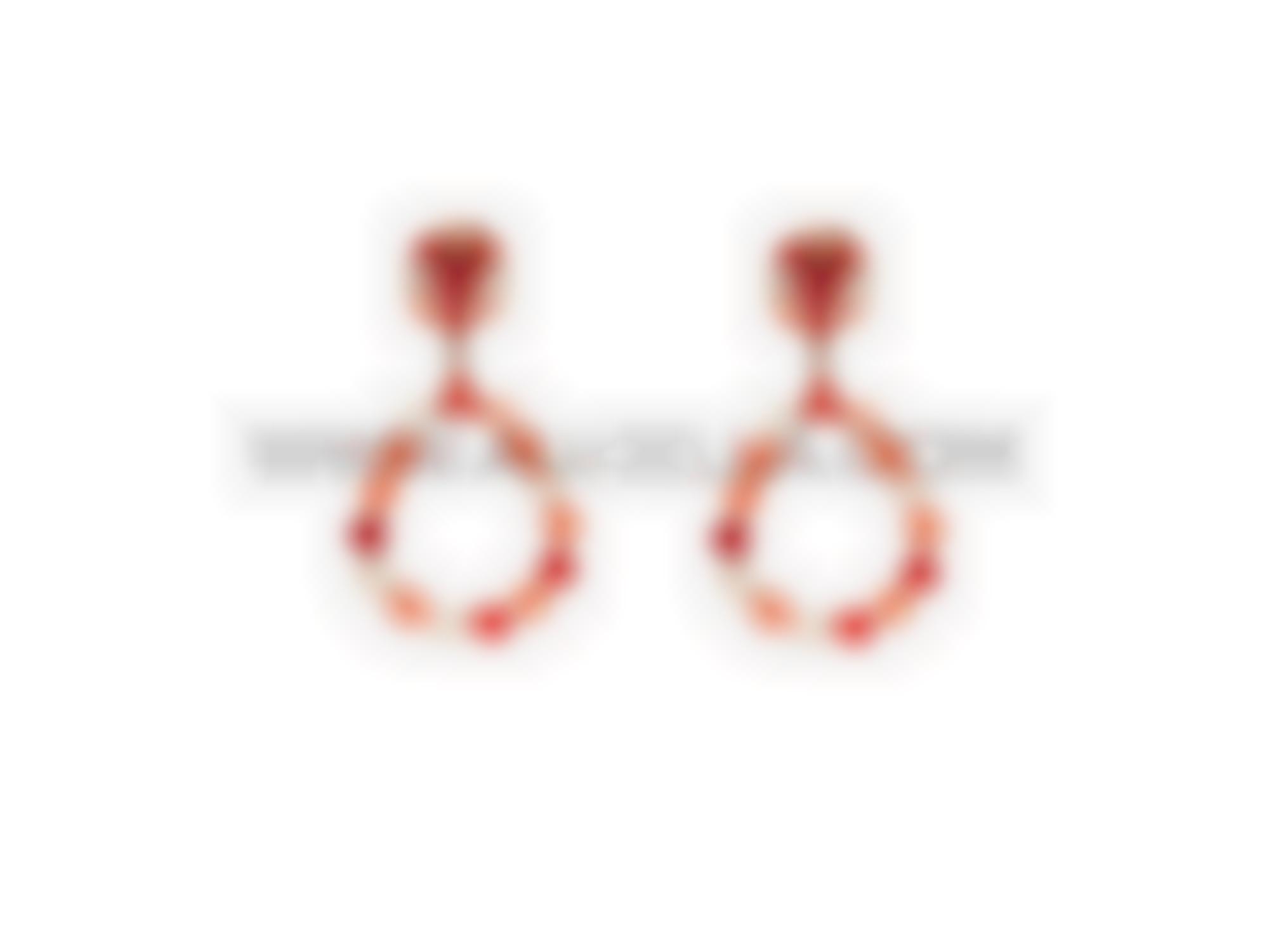 Luxury model earrings set in gold 