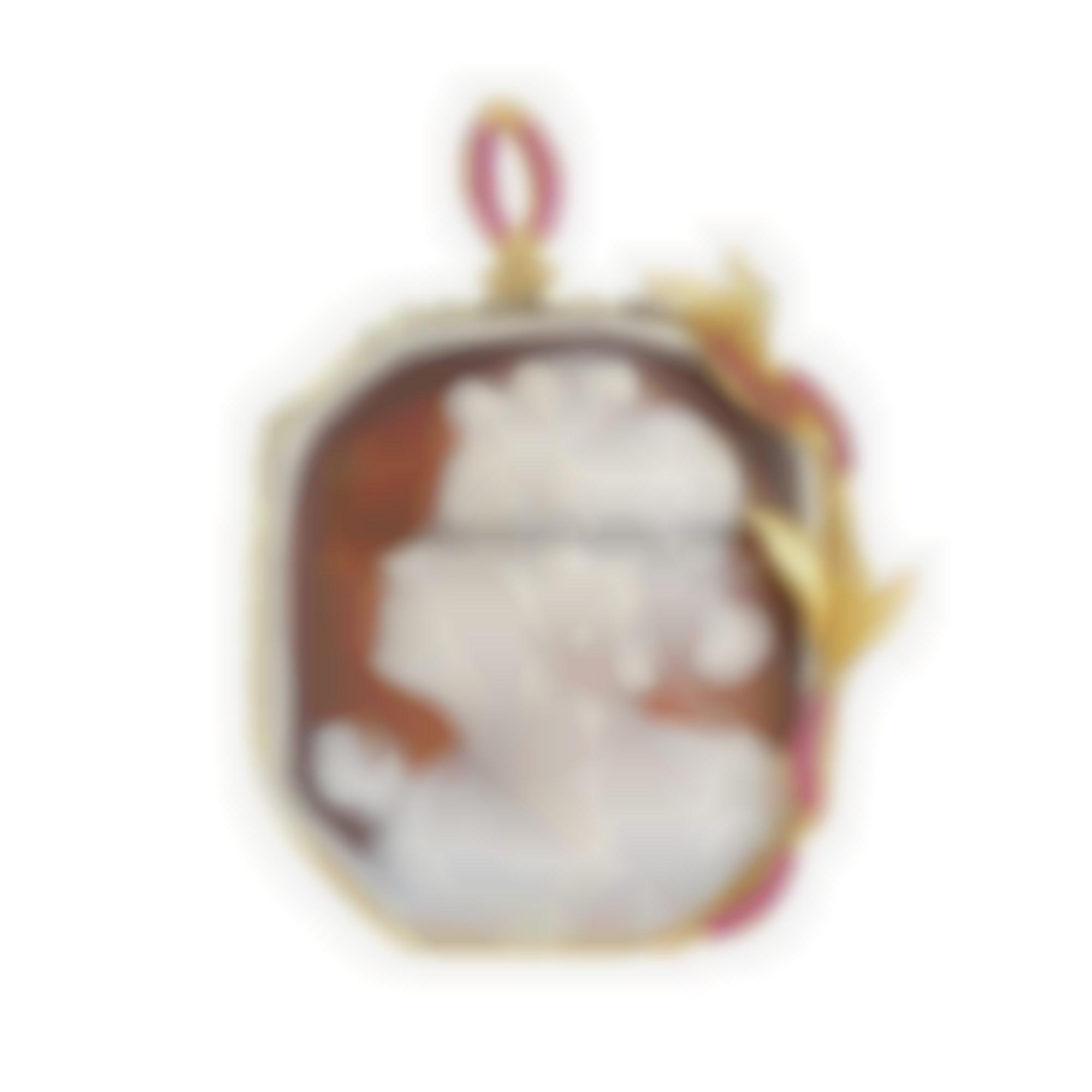 Ciondolo in argento giallo con zirconi e cammeo