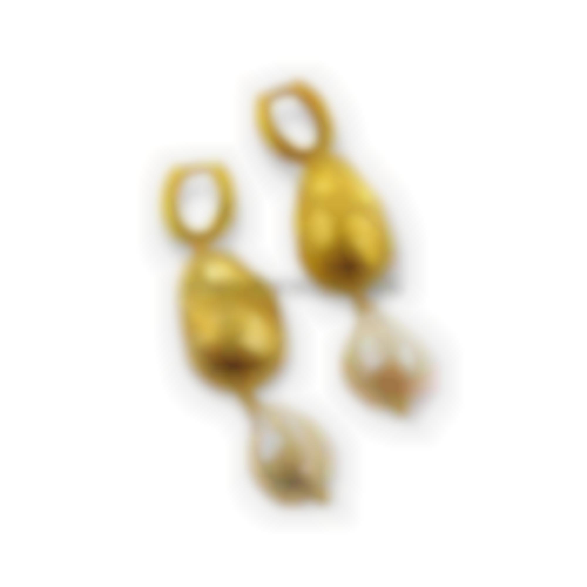 Orecchini con perle naturali e perle in argento giallo