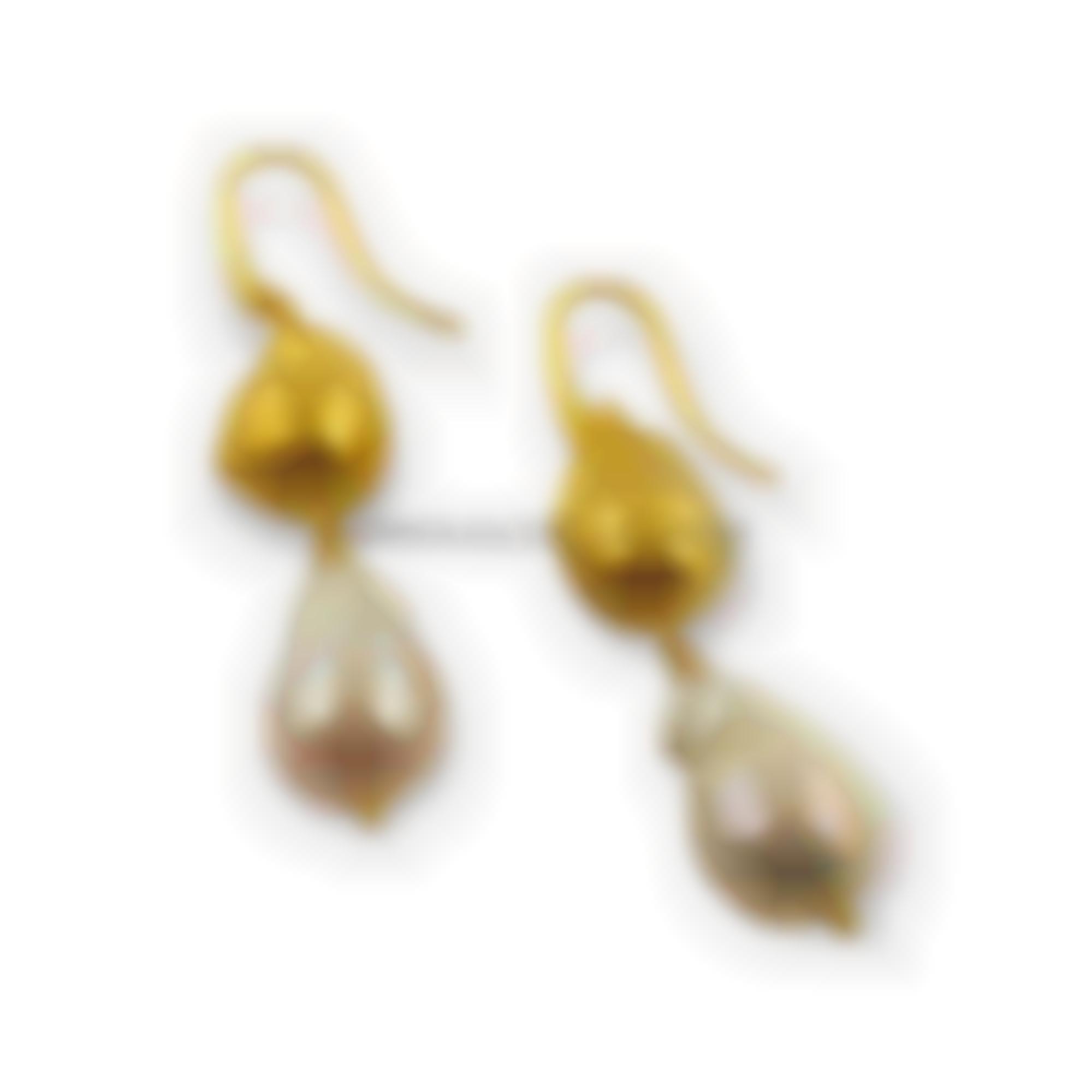 Fresh water pearls earrings set in silver 