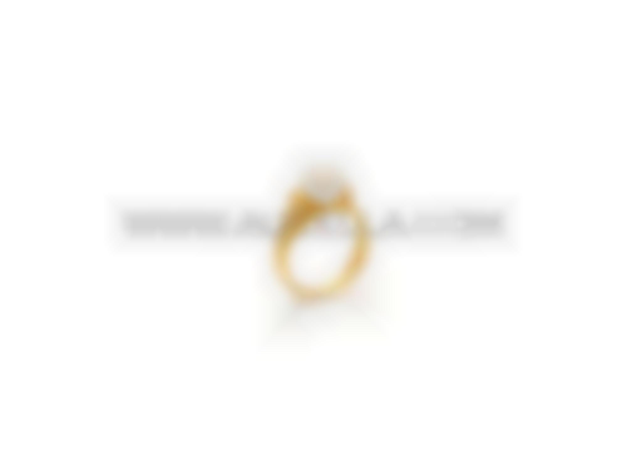 Ring set in gold with akoya pearl 