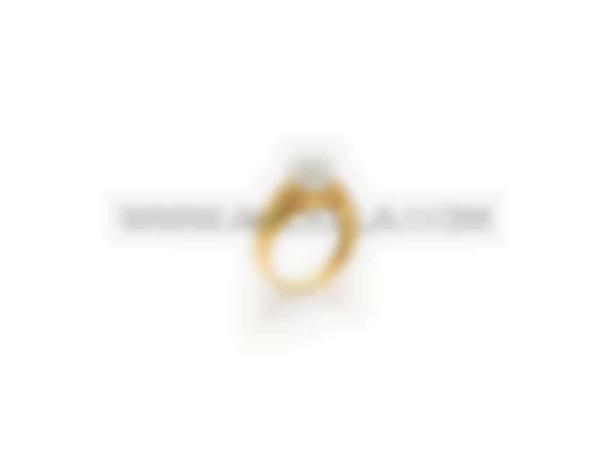 Akoya pearl set in gold with diamonds 