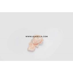 Profilo di donna inciso su corallo rosa