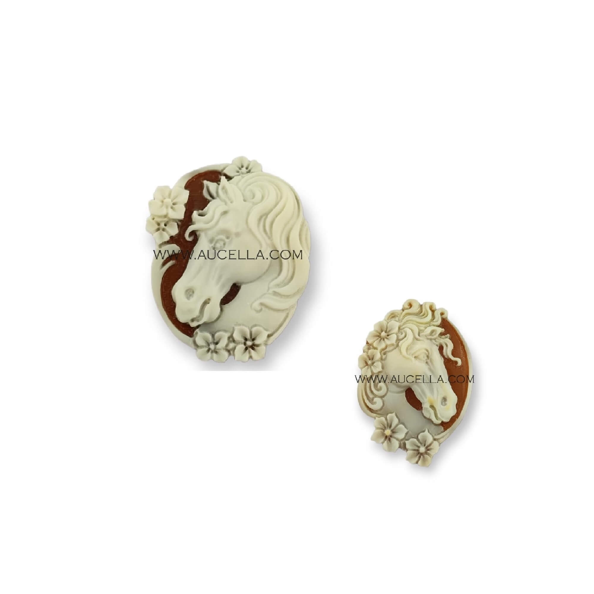 Cavalli incisi a mano su conchiglia naturale