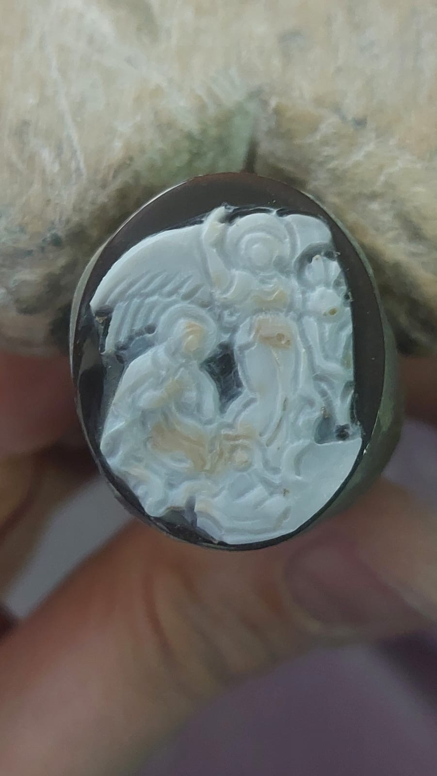 Annunciation scene on cameo