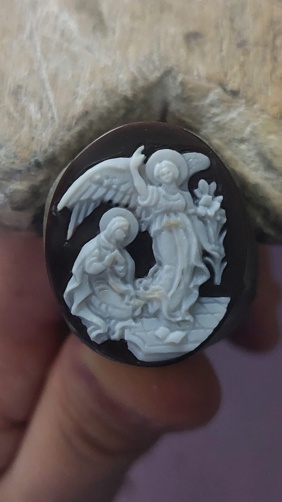 Annunciation scene on cameo