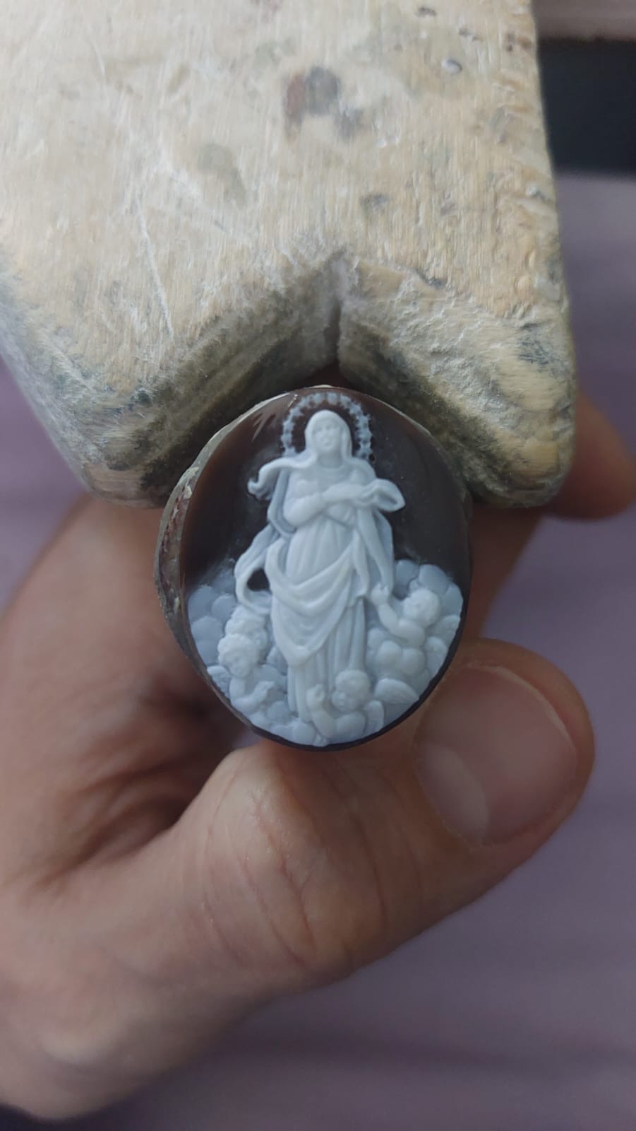 Ascension scene on natural cameo