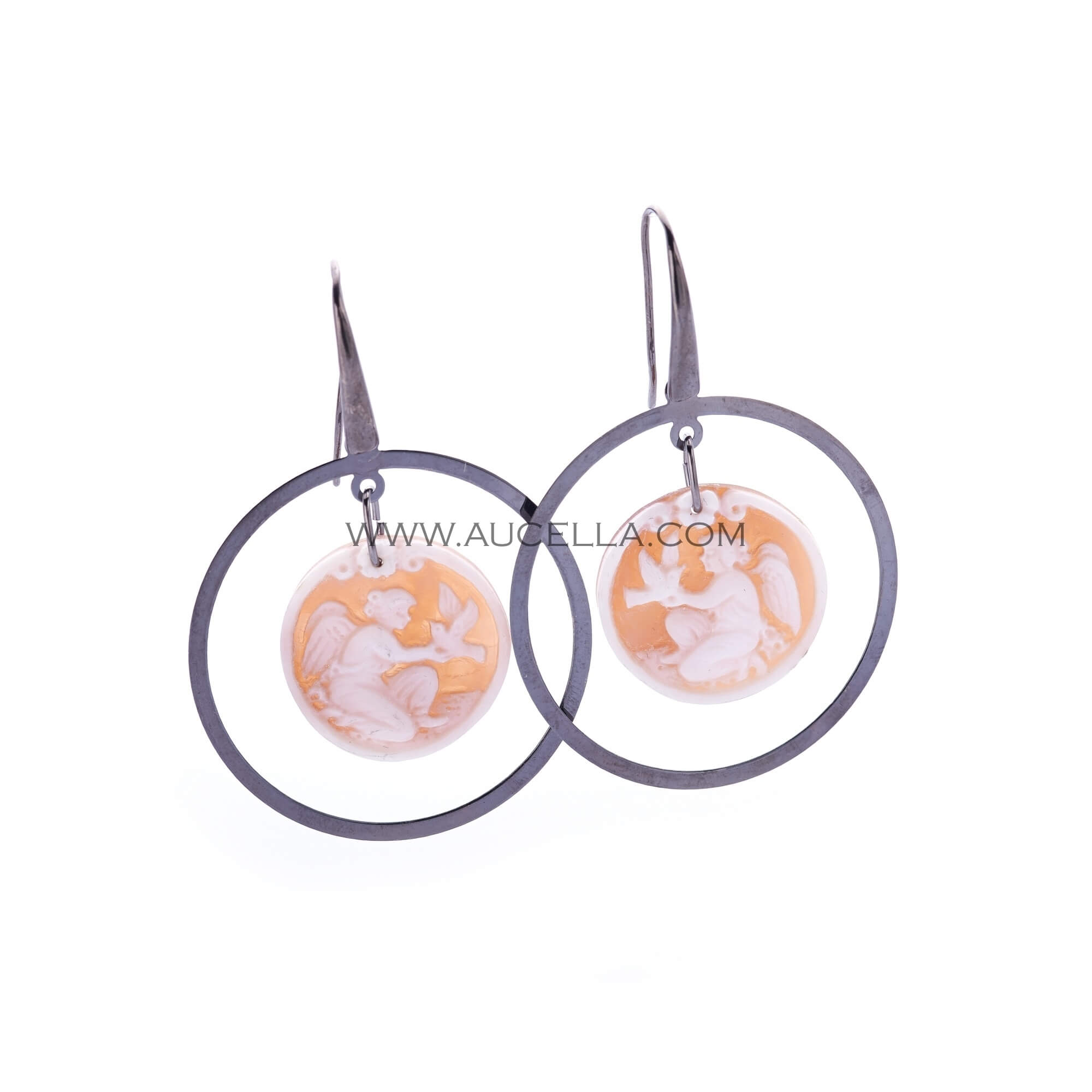 Incisione a mano su conchiglia naturale