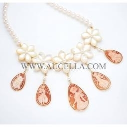 Collier with natural seashell cameo mop and pearls 