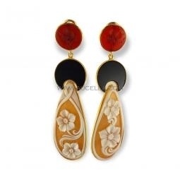 Earrings set with natural stones and seashell cameos 