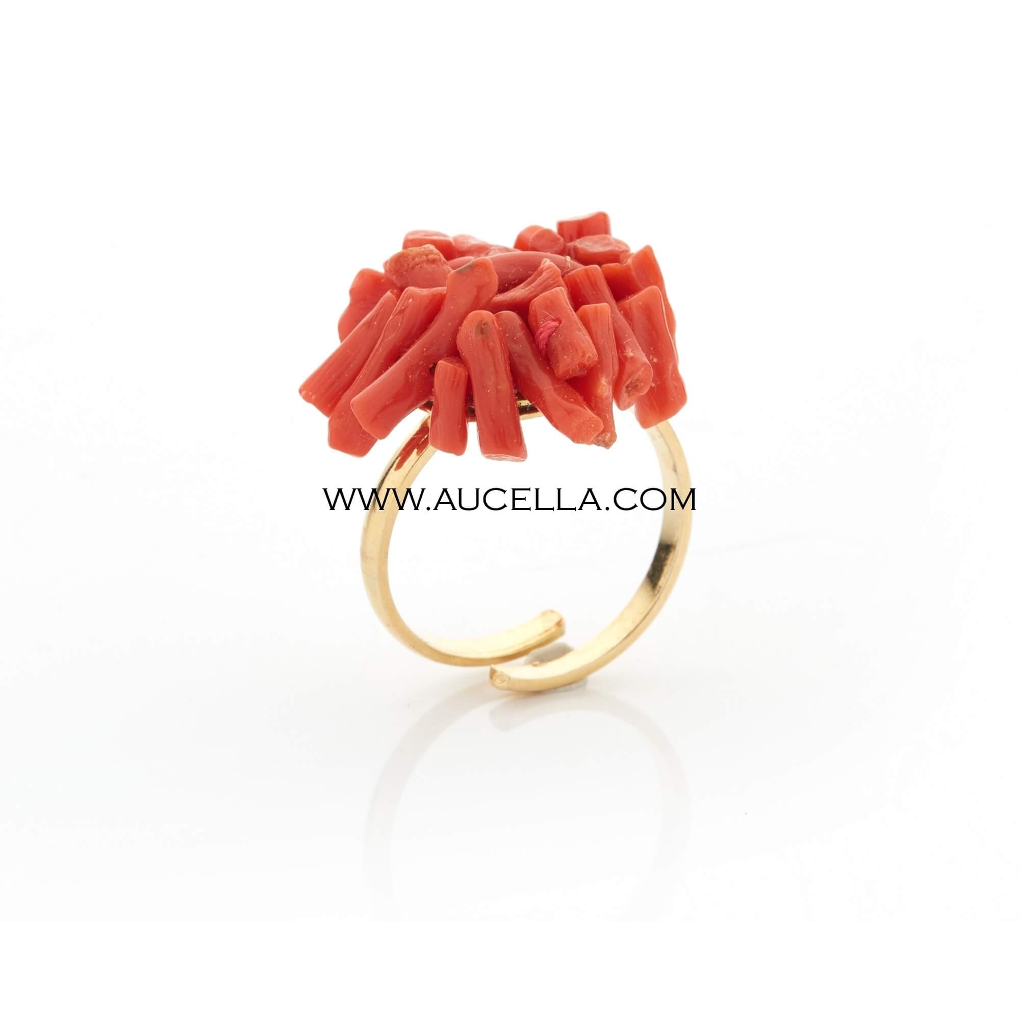 Ring set in yellow silver 925 with natural coral