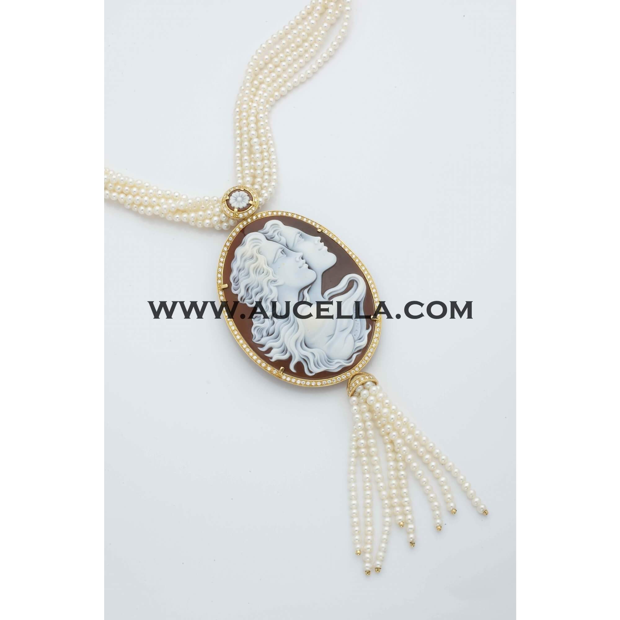 Necklace set in gold with cameo and pearls 