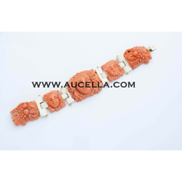 Bracciale in oro con corallo inciso 