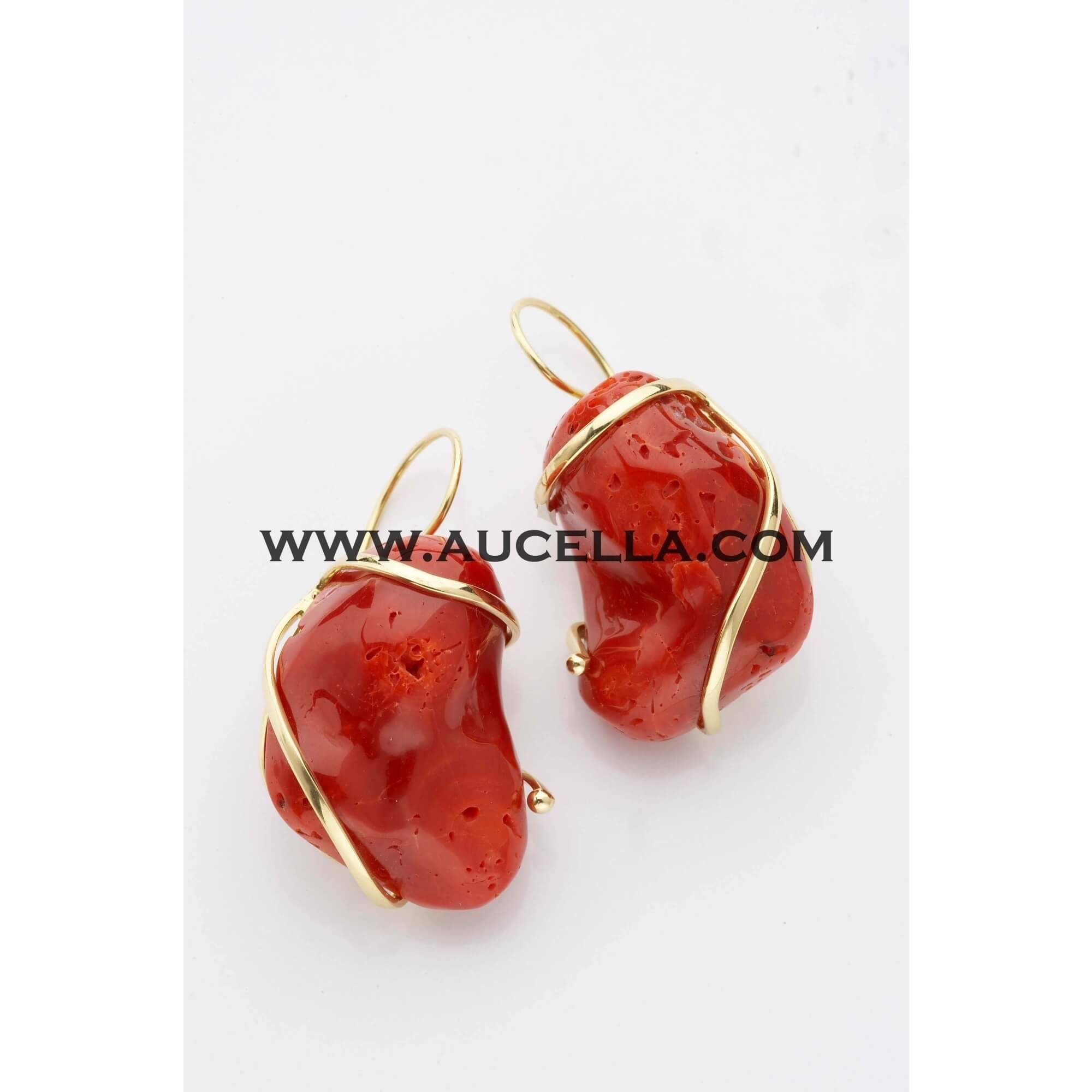 Orecchini in oro con spole barocche corallo 