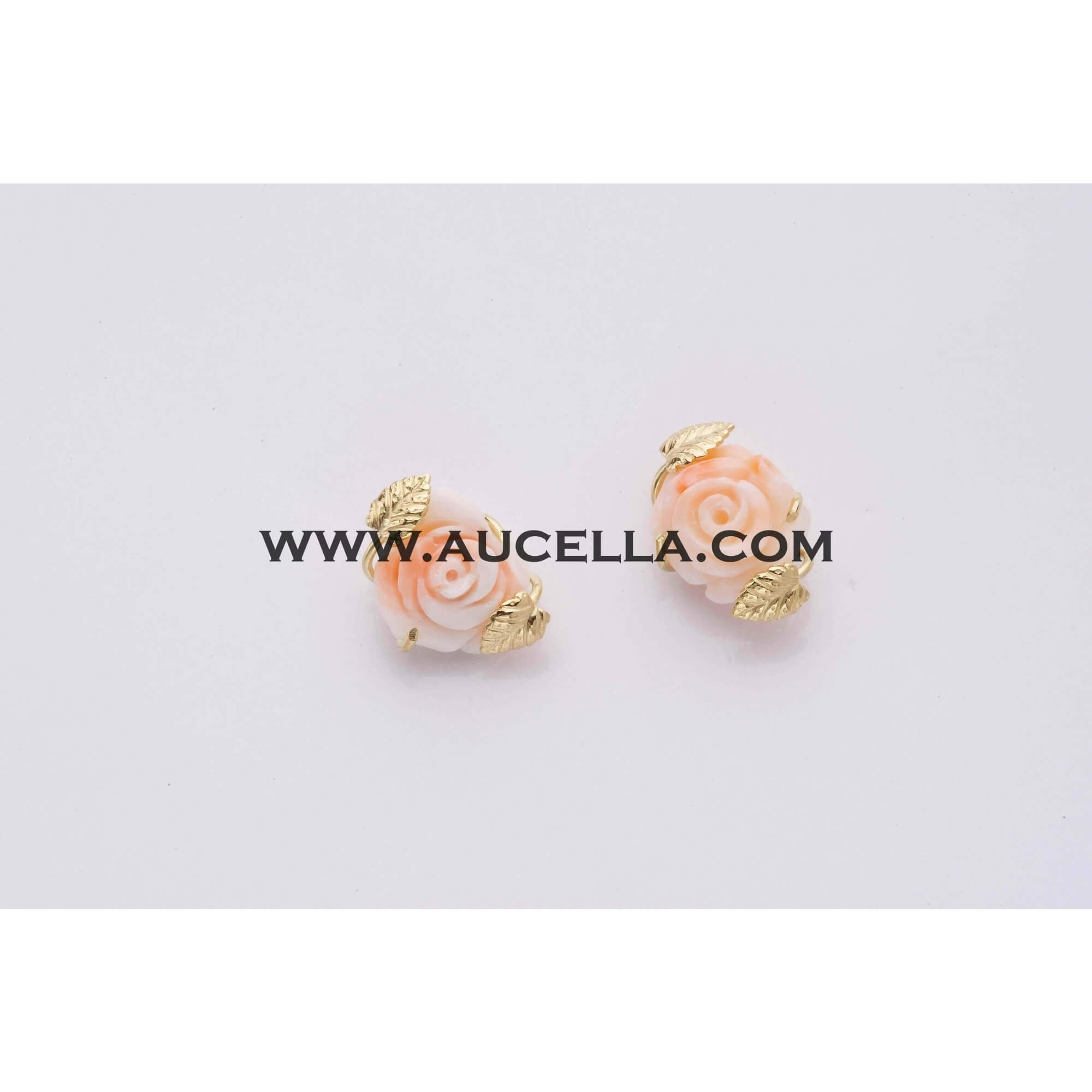Rose in corallo montate in oro 