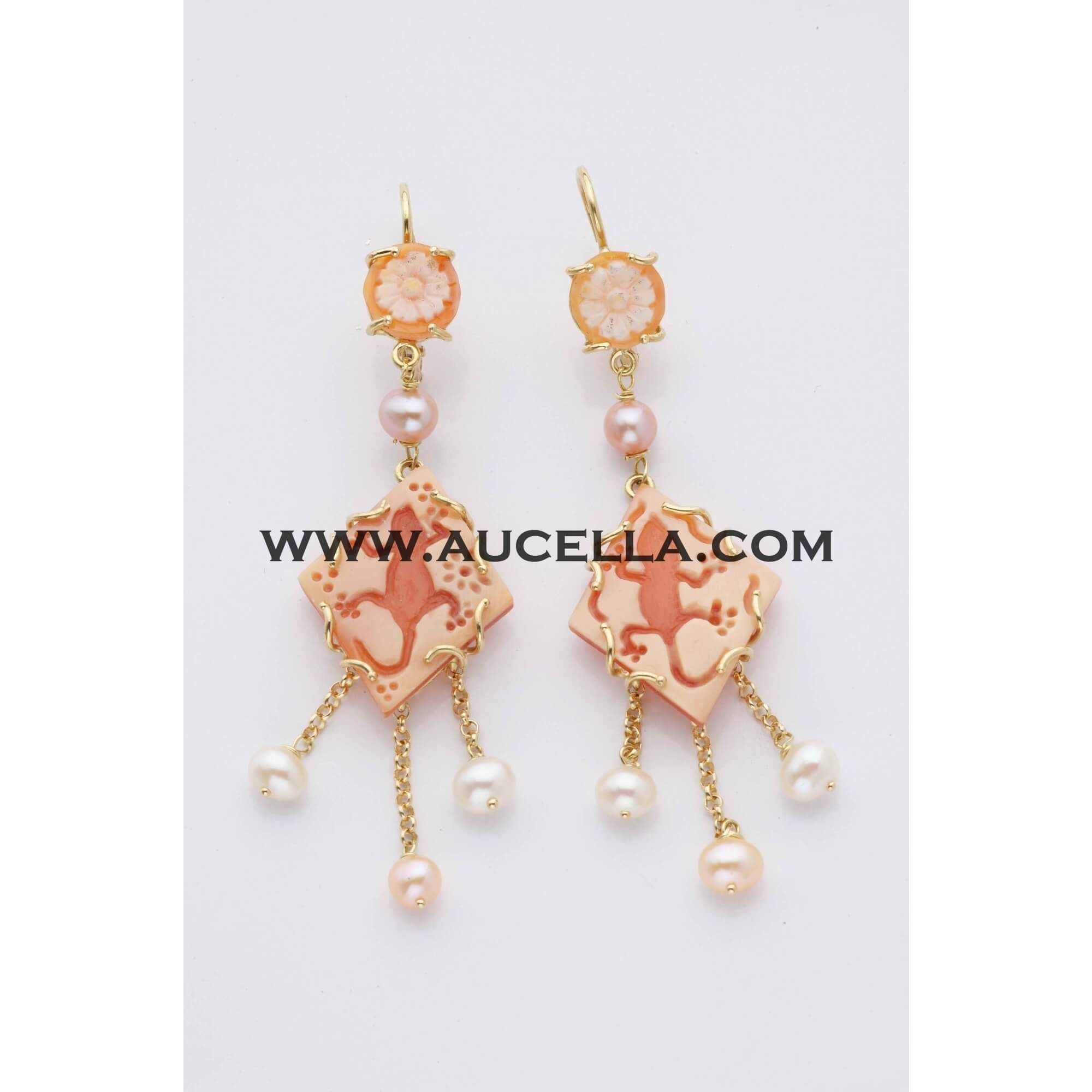 Earrings set in yellow gold with seashell cameos