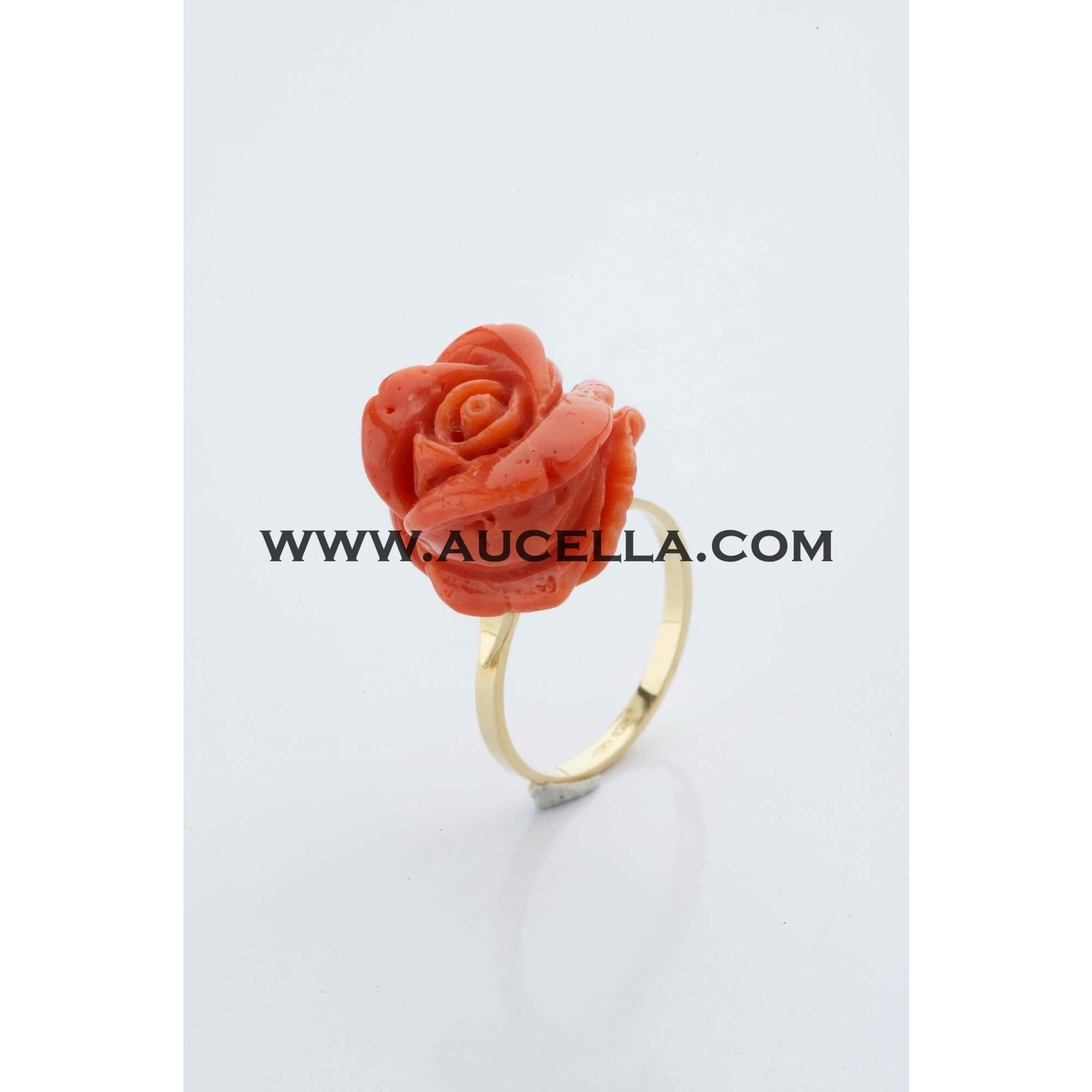 Anello con rosa di corallo rosso e oro