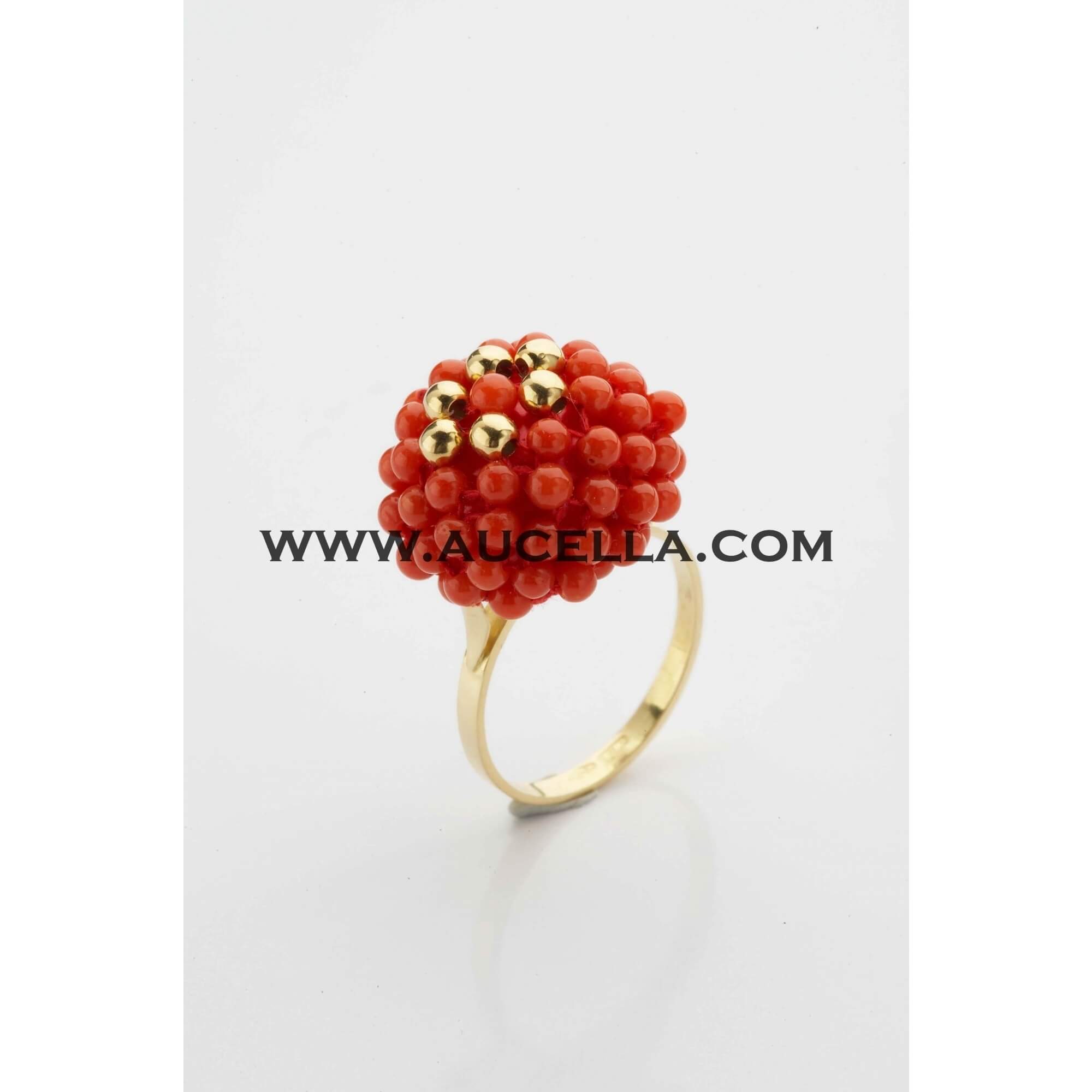 Anello in oro con corallo tessito 