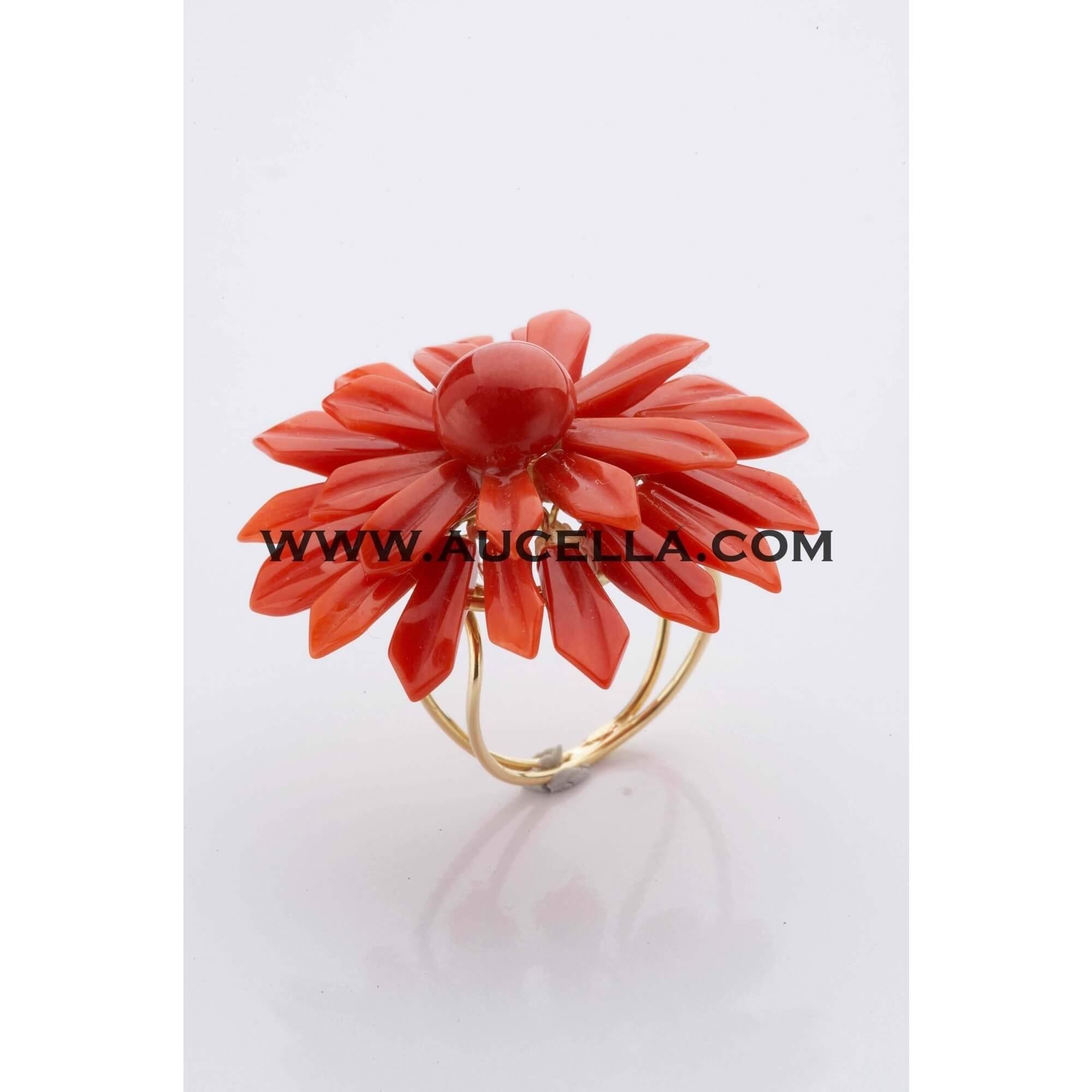 Anello in oro con fiore di corallo