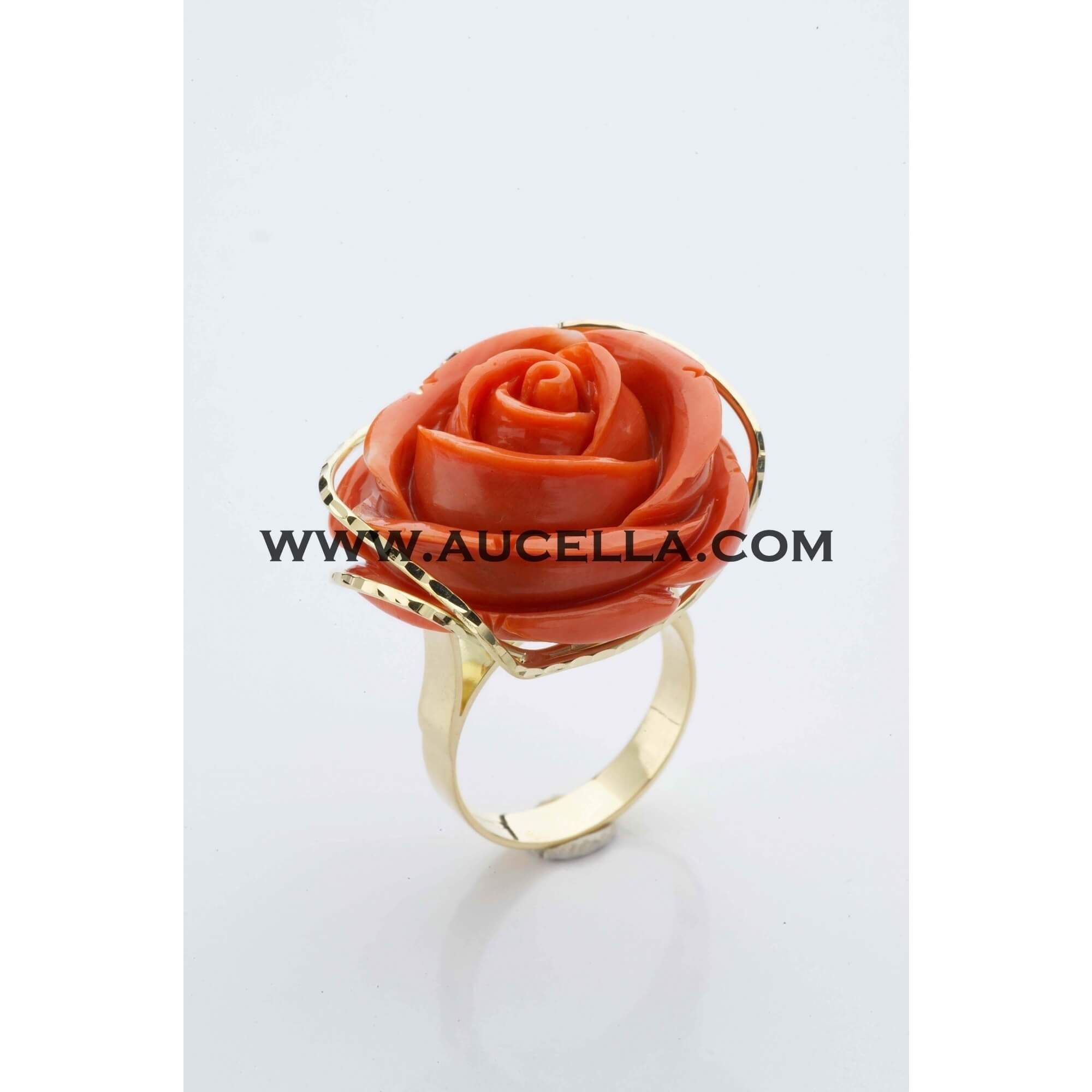 Anello con oro e corallo momo