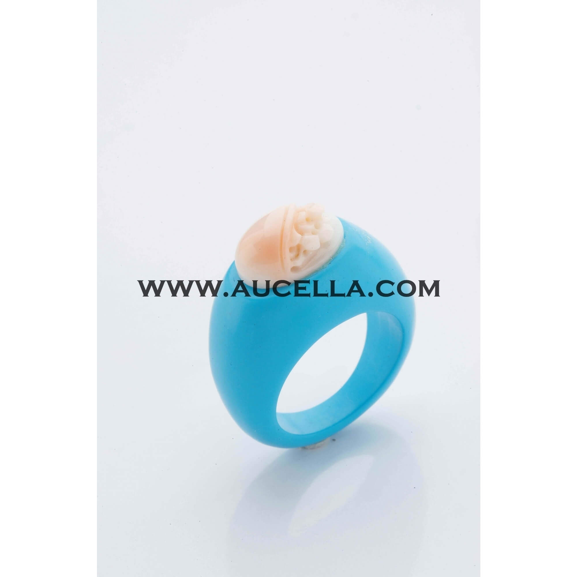 Anello con corallo e pietra dure