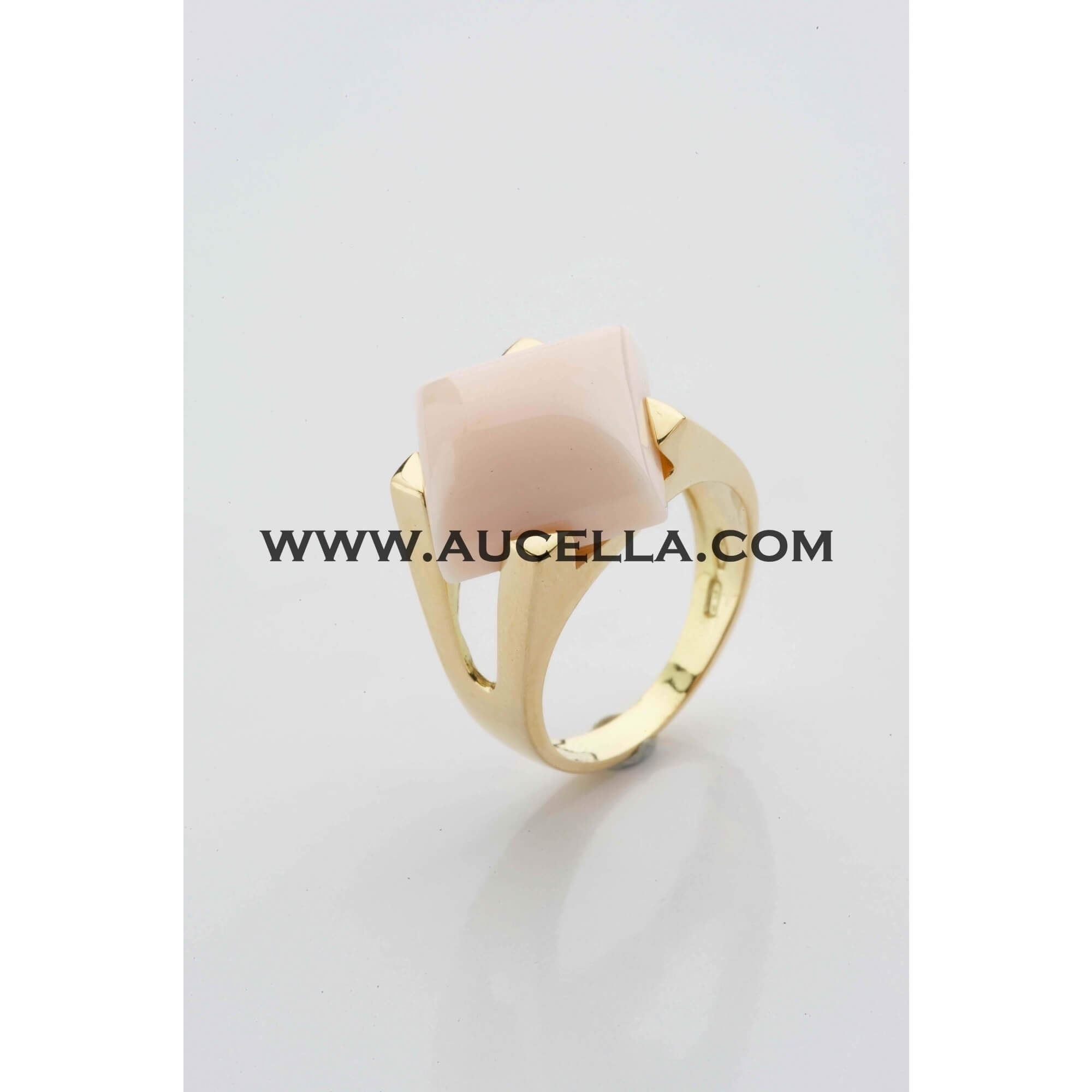 Gold ring set with square cabochon 