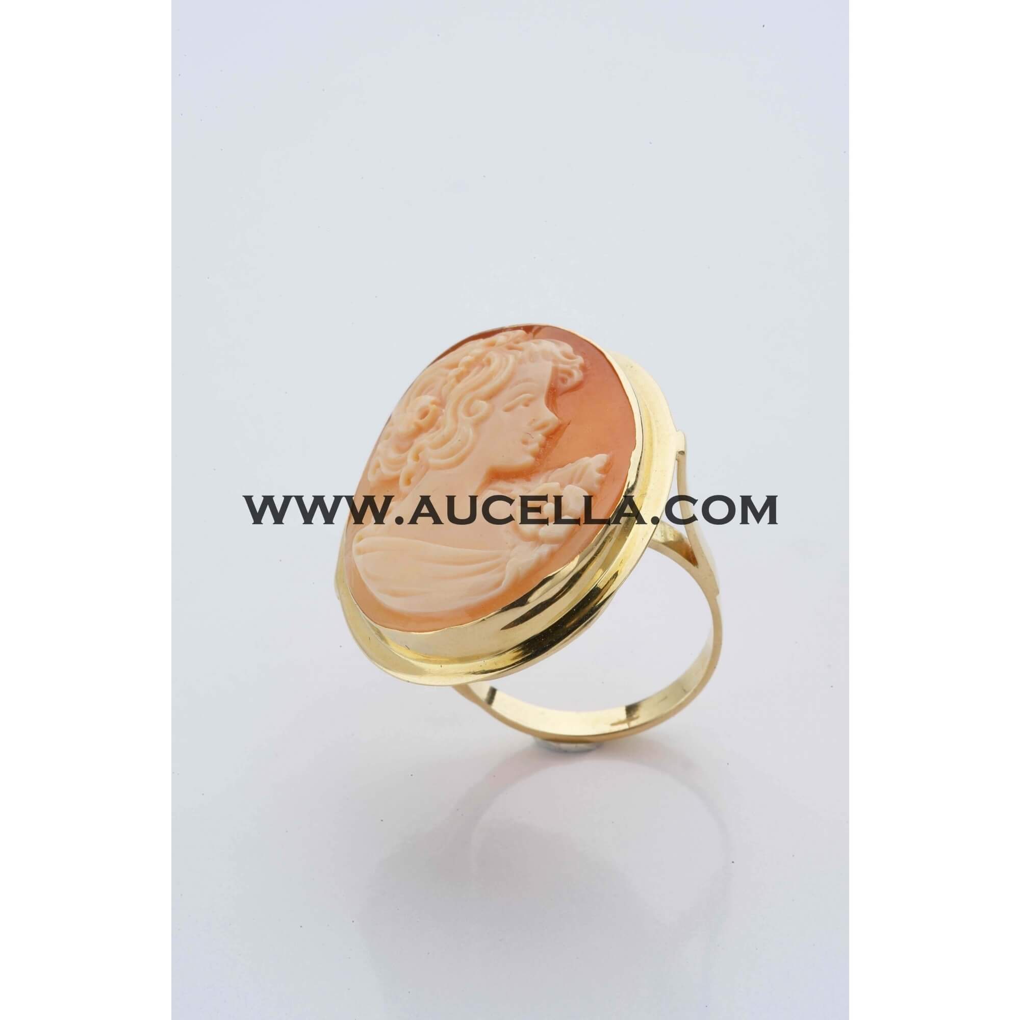 Gold ring set with cameo