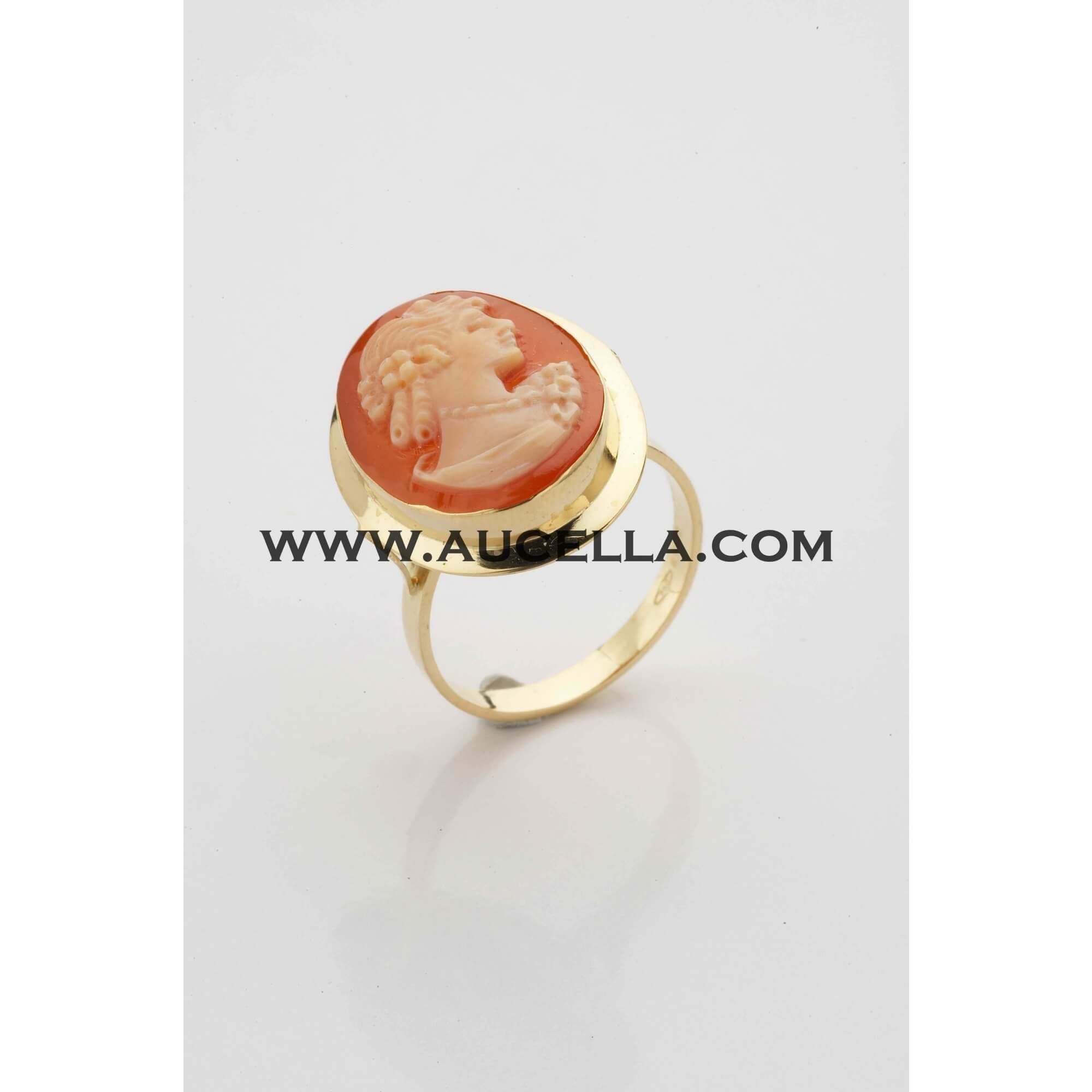 Gold ring with cameo