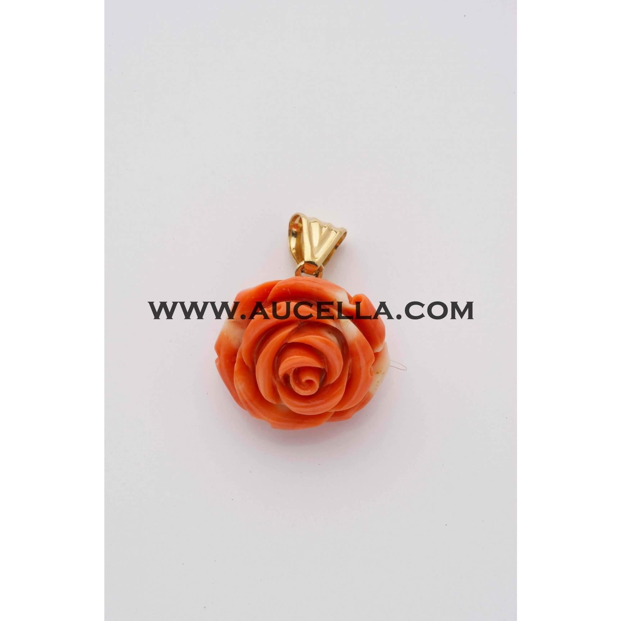 Pendant set in gold with momo coral flower