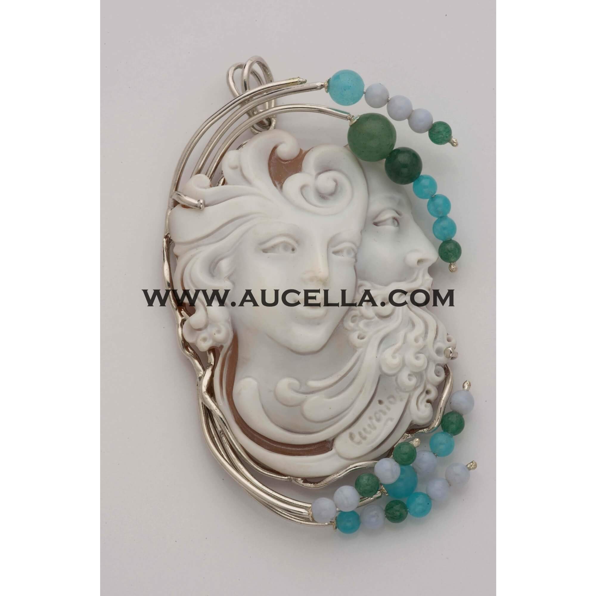 Pendant set in withe gold with cameo 