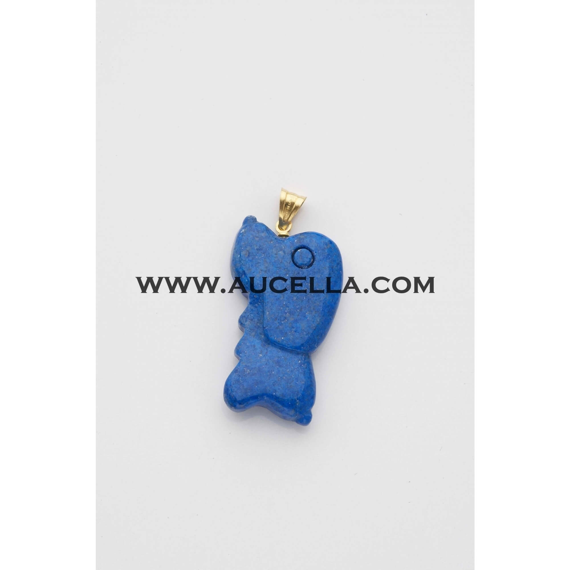 Pendant set in gold with lapis 