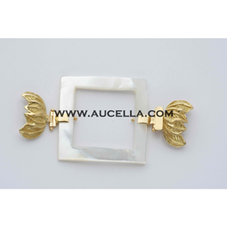 Clasp set in gold with motherofpearl 