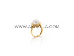 Anello in oro giallo e perla 