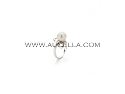 Gold ring with akoya pearl 