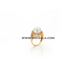 Anello in oro con perla e diamanti 