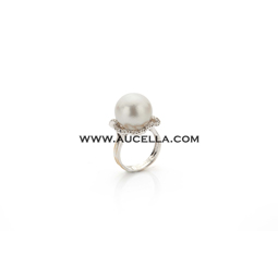 White gold ring with diamonds and pearl