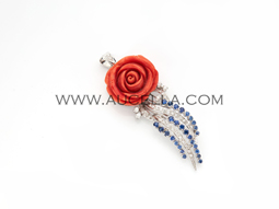 Coral flower pendant set in gold 